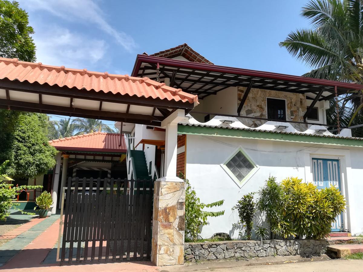 Hotel Sandara Тангалла Экстерьер фото